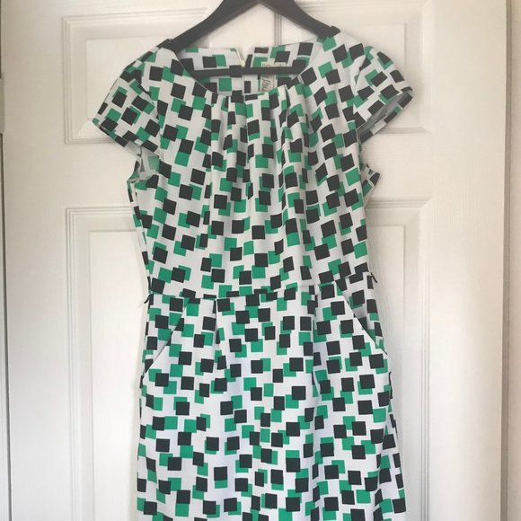 Green dress with pockets - Picture 1 of 3